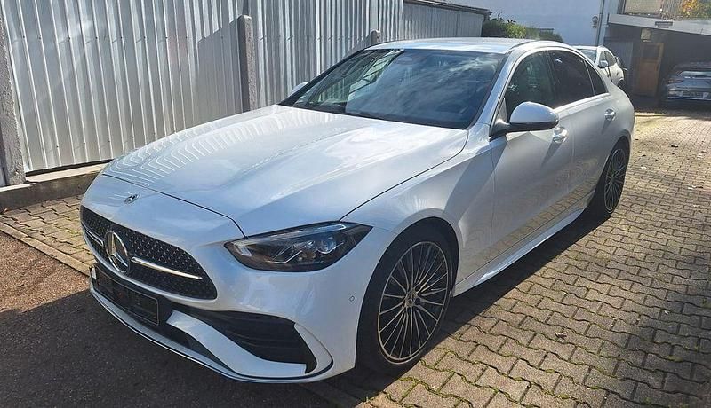 Weiß Gebraucht 2025 Mercedes C200 AMG line Limousine | 41.300 € (Etwas zu teuer) - Bild 1/4