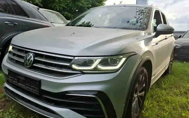 Gebraucht VW Tiguan R-line 150 PS (110 kW) 2022 Silber SUV