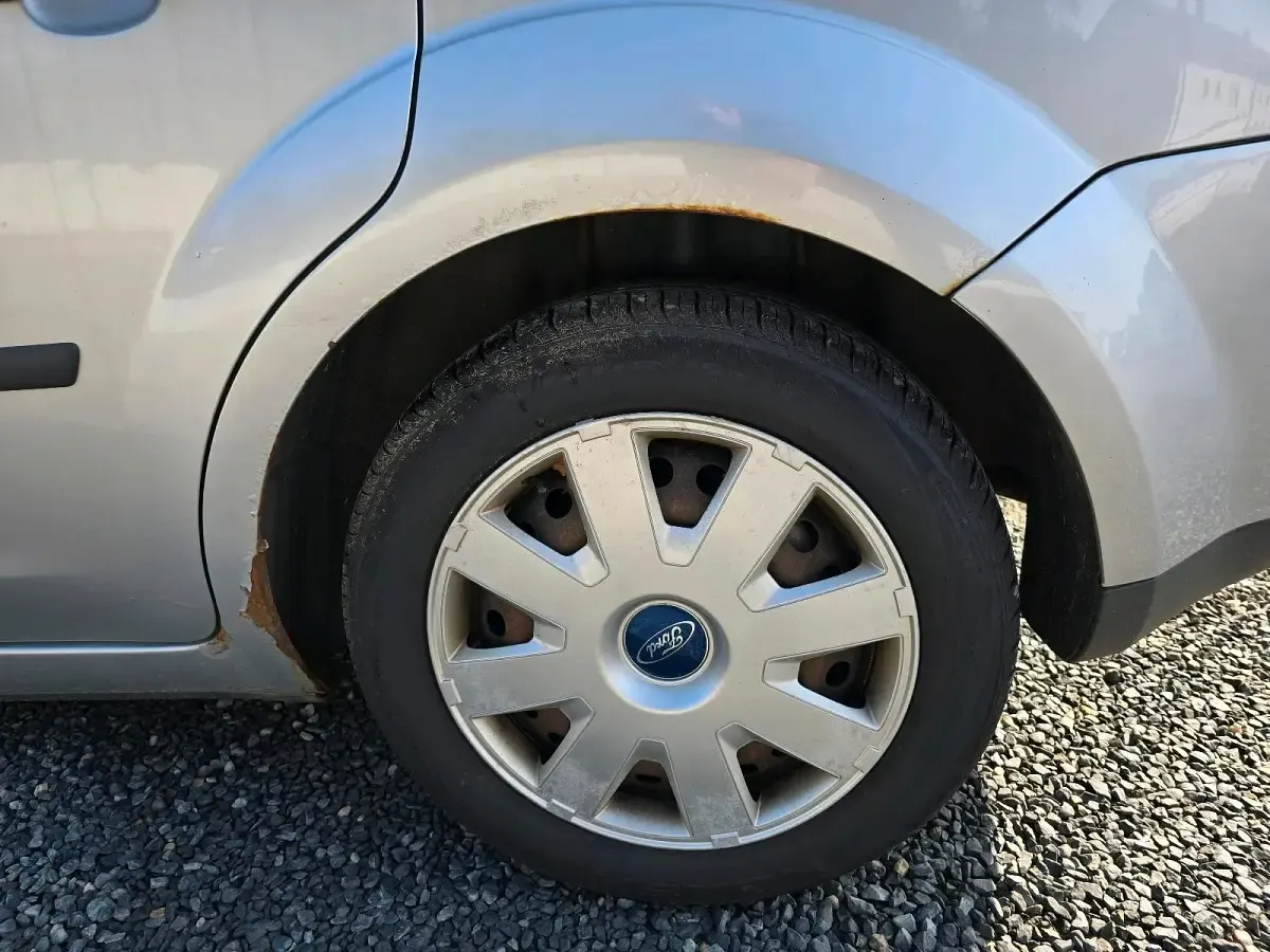 Usata Ford Focus 116 CV (85 kW) 2005 Argento Berlina