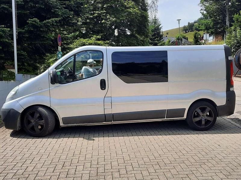 Silber Gebraucht 2008 Opel Vivaro Van | 7.900 € (Fairer Preis) - Bild 1/4