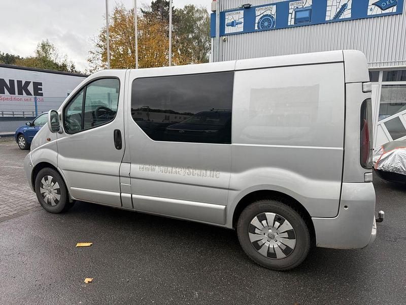 Gebraucht Opel Vivaro 135 PS (99 kW) 2006 Silber Van / Kleinbus