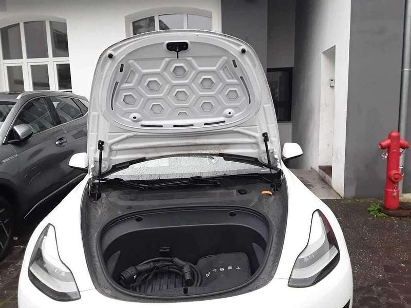 Second-hand Tesla Model 3 239 kW (325 CP) 2022 Alb Berlinǎ