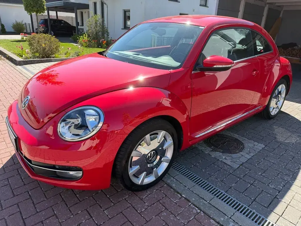 Second-hand VW Beetle 105 CP (77 kW) 2011 Roșu Hatchback