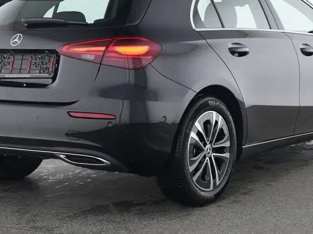 Gebraucht Mercedes A200 Advanced 163 PS (119 kW) 2025 Lack kosmosschwarz Limousine