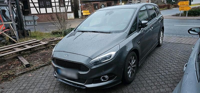 Grau Gebraucht 2018 Ford S-MAX ST-Line Van / Kleinbus | 19.750 € (Teuer) - Bild 1/2