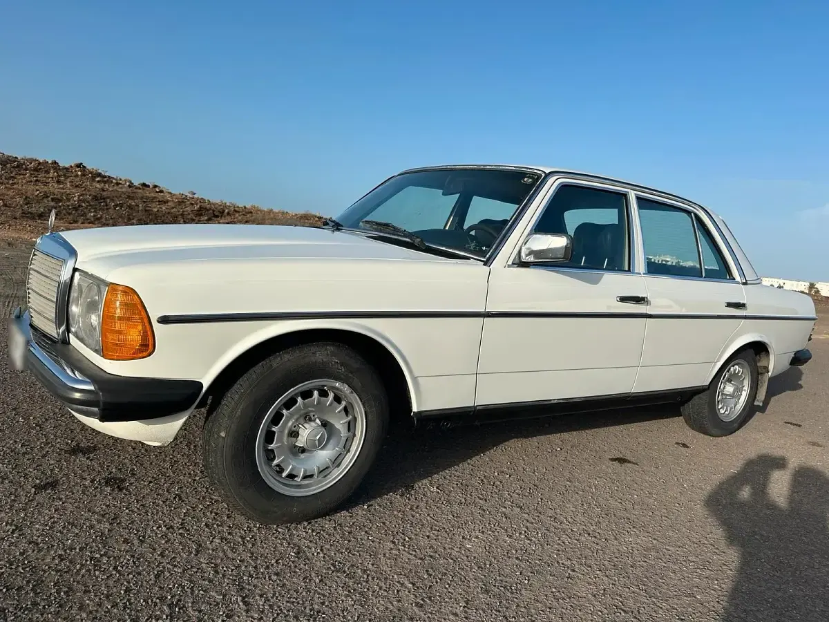 Gebraucht Mercedes 300 80 PS (58 kW) 1980 Weiß Limousine