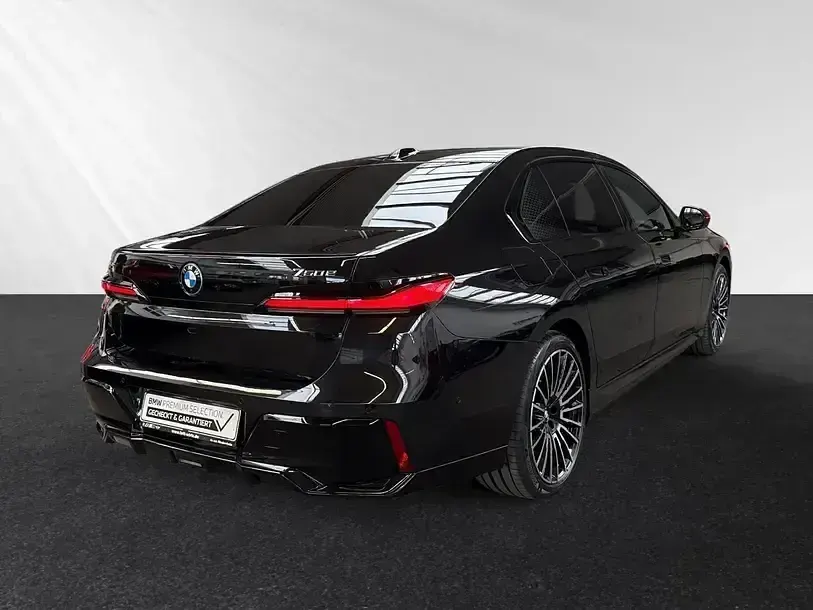 Gebraucht BMW 750e M Sport 489 PS (359 kW) 2025 Black sapphire metallic Limousine