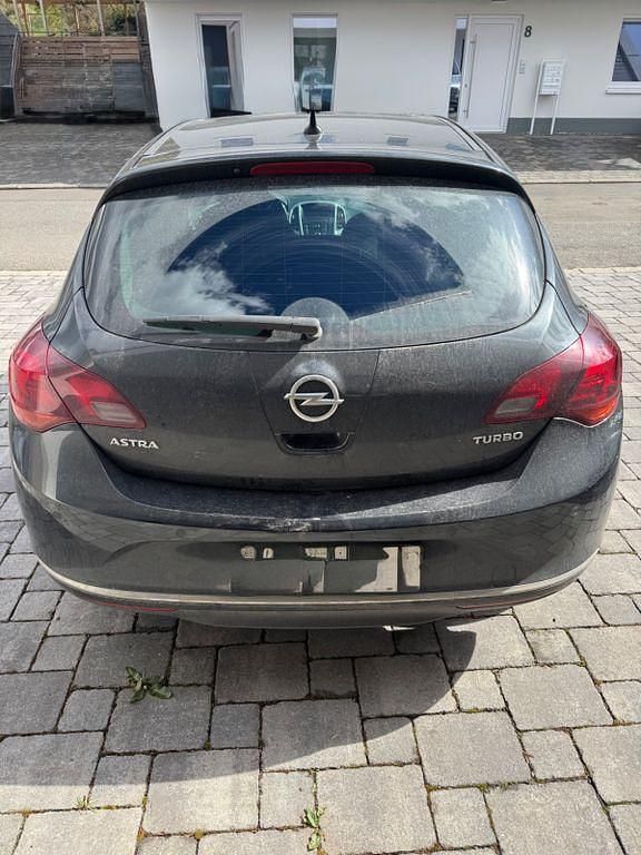 Gebraucht Opel Astra Edition 140 PS (102 kW) 2013 Schwarz Limousine