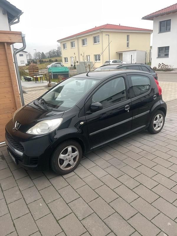 Schwarz Gebraucht 2009 Peugeot 107 Kleinwagen | 2.690 € (Fairer Preis) - Bild 1/4
