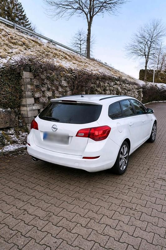 Gebraucht Opel Astra Sport 165 PS (121 kW) 2012 Weiß Kombi