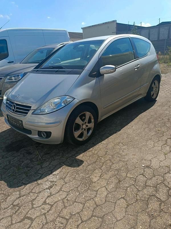 Silber Gebraucht 2004 Mercedes A180 Kleinwagen | 1.100 € (Fairer Preis) - Bild 1/4