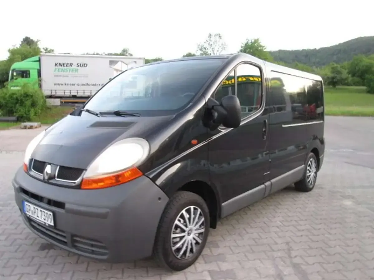 Gebraucht Renault Trafic 82 PS (60 kW) 2004 Schwarz Van / Kleinbus