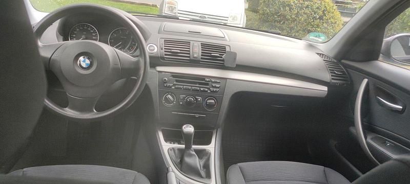 Gebraucht BMW 116 122 PS (89 kW) 2009 Schwarz Kleinwagen