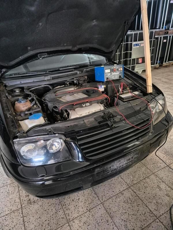 Schwarz Gebraucht 1999 VW Bora Highline Limousine | 1.299 € (Superpreis) - Bild 1/4
