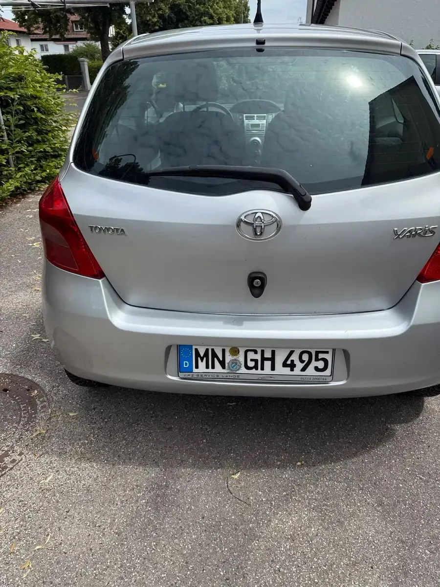 Gebraucht Toyota Yaris 85 PS (62 kW) 2007 Silber Kleinwagen