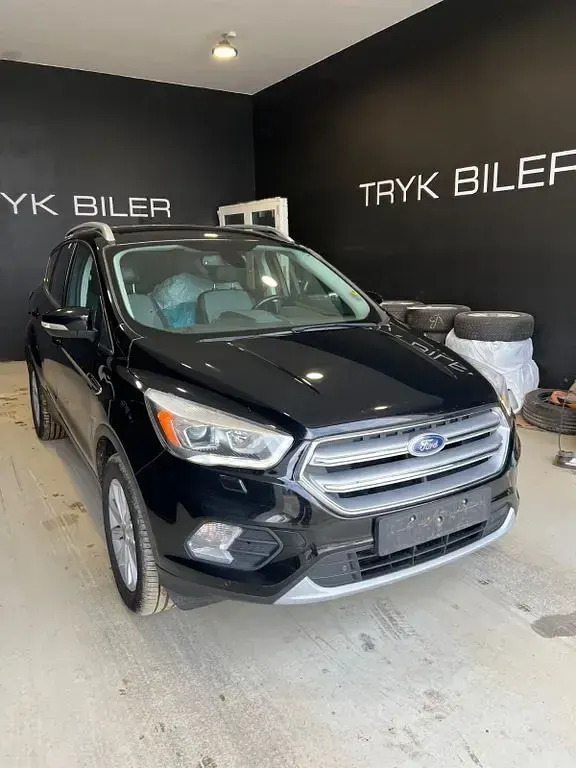 Gebraucht Ford Kuga Titanium 150 PS (110 kW) 2016 Schwarz SUV