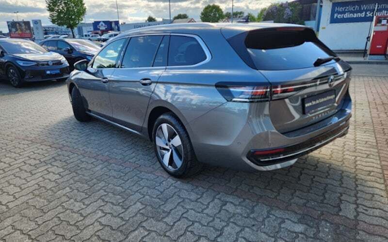 Gebraucht VW Passat Elegance 150 PS (110 kW) 2024 Grau Kombi
