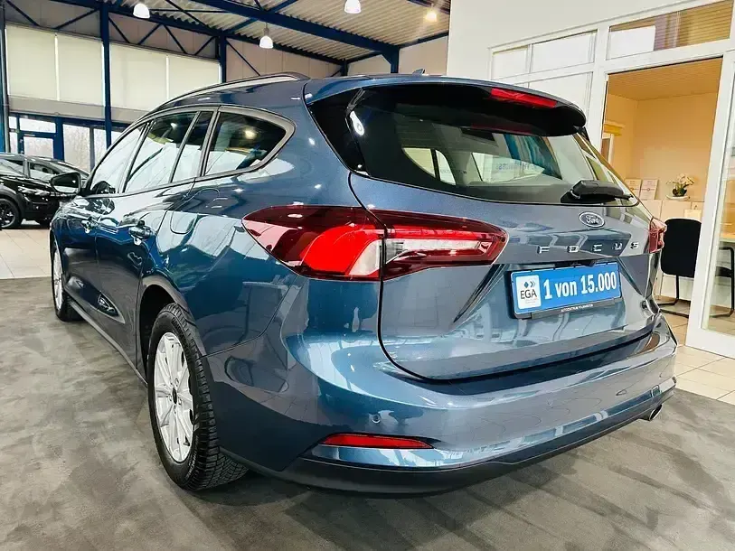 Gebraucht Ford Focus Cool & Connect 120 PS (88 kW) 2022 Chromablau metallic Kombi