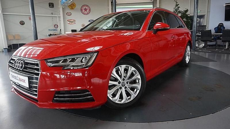 Gebraucht Audi A4 Comfort 190 PS (139 kW) 2017 Rot Kombi