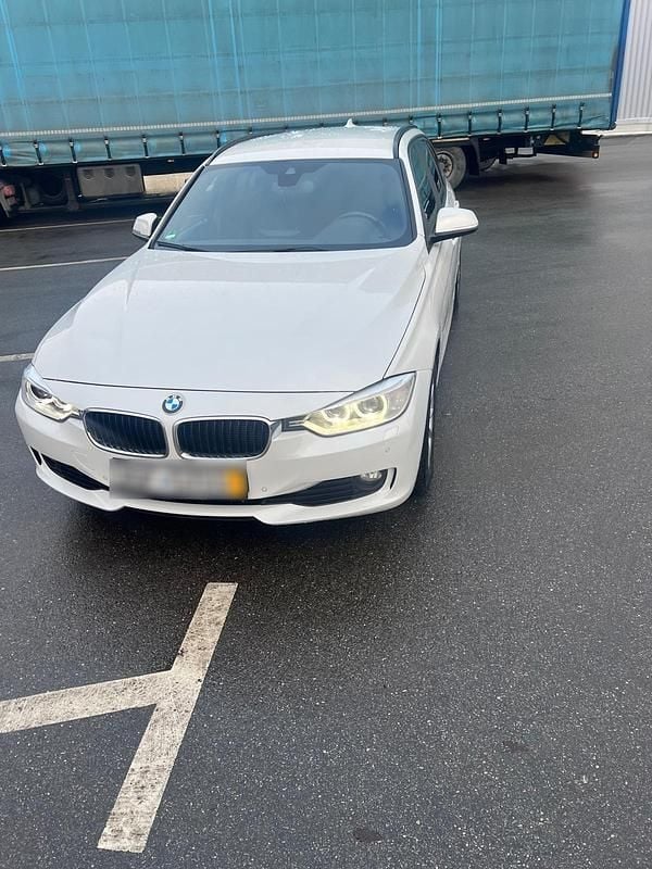 Gebraucht BMW 320 190 PS (139 kW) 2015 Weiß Kombi