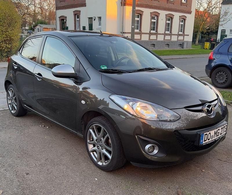 Braun Gebraucht 2014 Mazda 2 Sendo Limousine | 7.140 € (Fairer Preis) - Bild 1/4