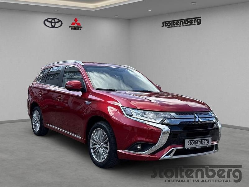 Gebraucht Mitsubishi Outlander P-HEV Basis 135 PS (99 kW) 2021 Rot SUV