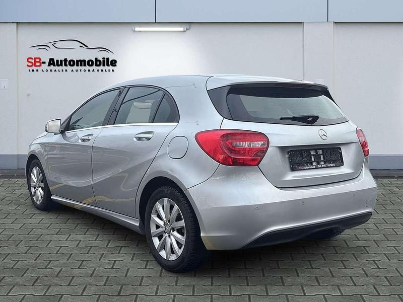 Gebraucht Mercedes A180 Sport 109 PS (80 kW) 2015 Polarsilber  metalliclack Kleinwagen