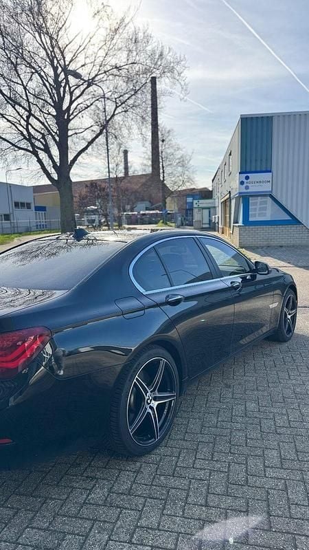 Second-hand BMW 730 258 CP (189 kW) 2012 Negru Berlinǎ