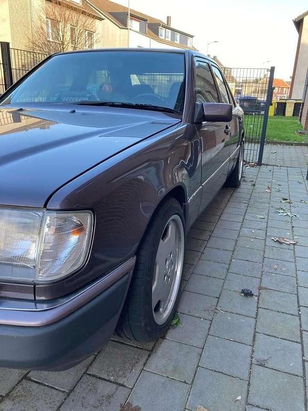 Gebraucht Mercedes E320 220 PS (161 kW) 1992 Andere farben Limousine