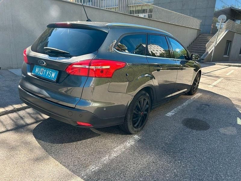 Gebraucht Ford Focus Titanium 120 PS (88 kW) 2018 Grau Limousine