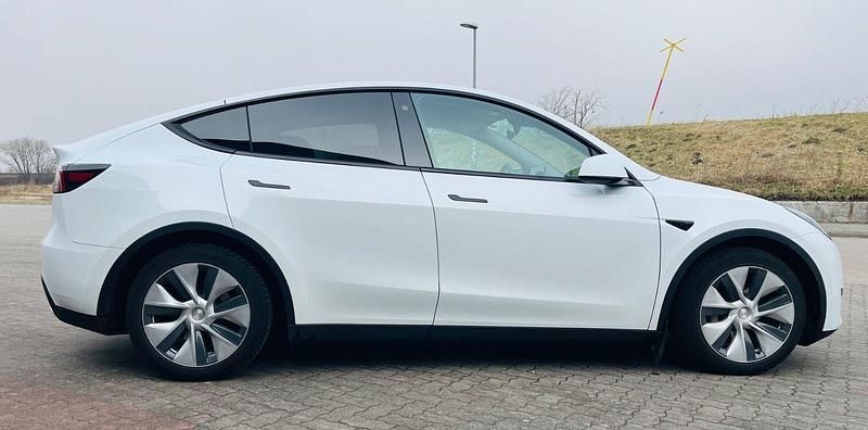 Gebraucht Tesla Model Y RWD 188 kW (256 PS) 2023 Weiß SUV