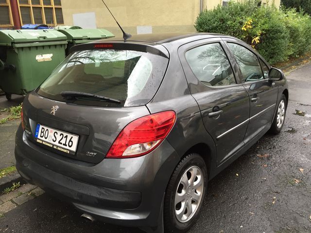 Gebraucht Peugeot 207 125 PS (91 kW) 2010 Schwarz metallic Kleinwagen