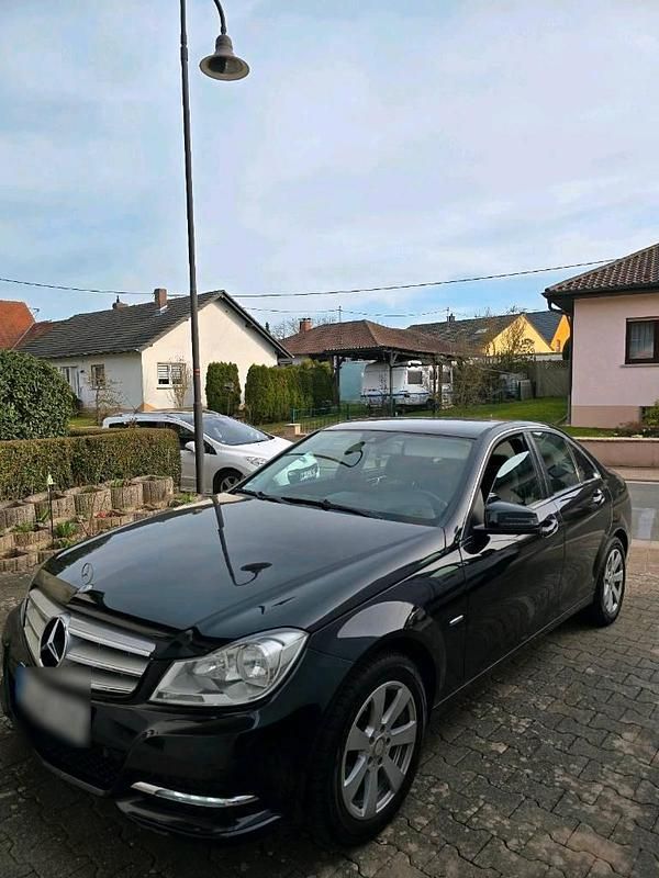 Gebraucht Mercedes C220 170 PS (125 kW) 2011 Schwarz Limousine
