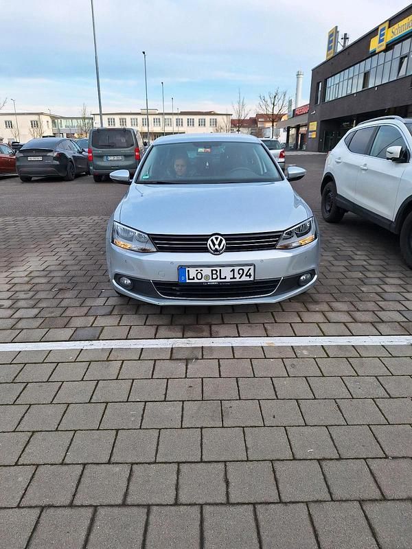Gebraucht VW Jetta 140 PS (102 kW) 2014 Silber Limousine