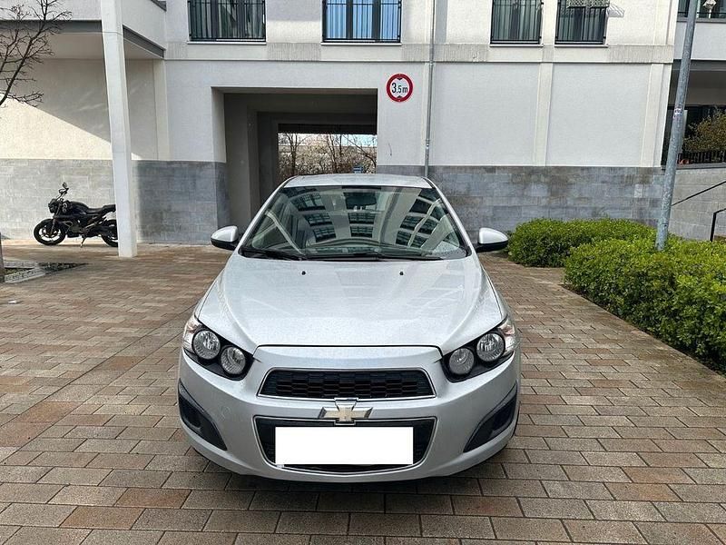 Gebraucht Chevrolet Aveo 101 PS (74 kW) 2012 Silber Limousine