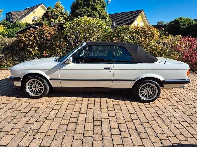 Weiß Gebraucht 1987 BMW 325 Cabriolet Performance Cabrio | 25.000 € - Bild 1/4