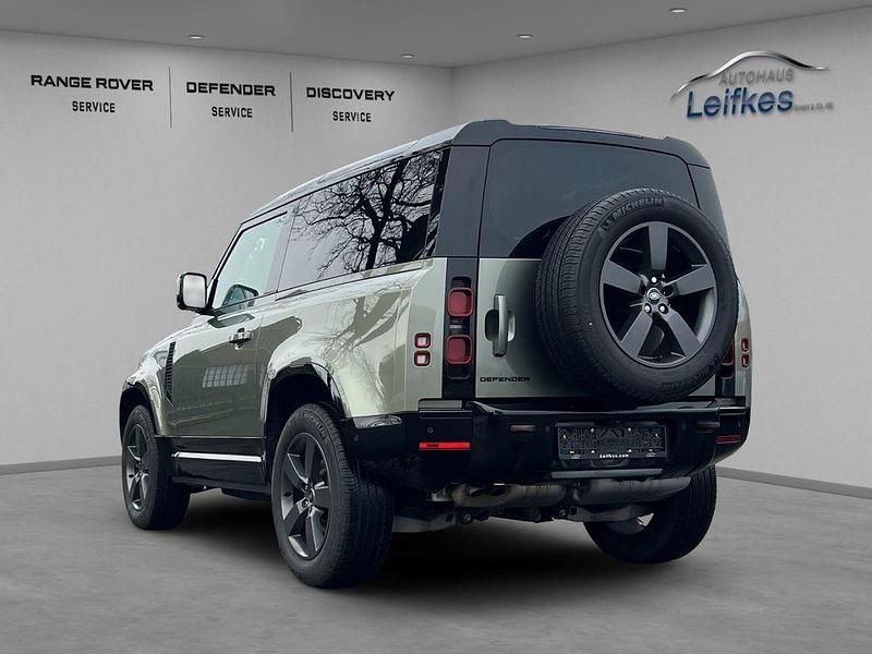 Gebraucht Land Rover Defender SE 200 PS (147 kW) 2023 Pangea green SUV