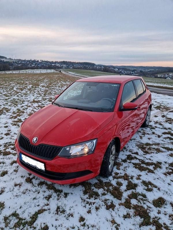 Rot Gebraucht 2018 Skoda Fabia Cool Plus Kleinwagen | 8.950 € (Guter Preis) - Bild 1/4