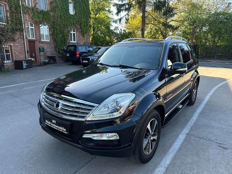 Schwarz Gebraucht 2016 Ssangyong Rexton Sapphire SUV | 19.800 € - Bild 1/3