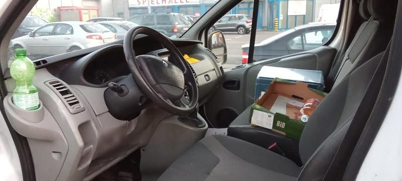Second-hand Renault Trafic 114 CP (83 kW) 2012 Alb Monovolum