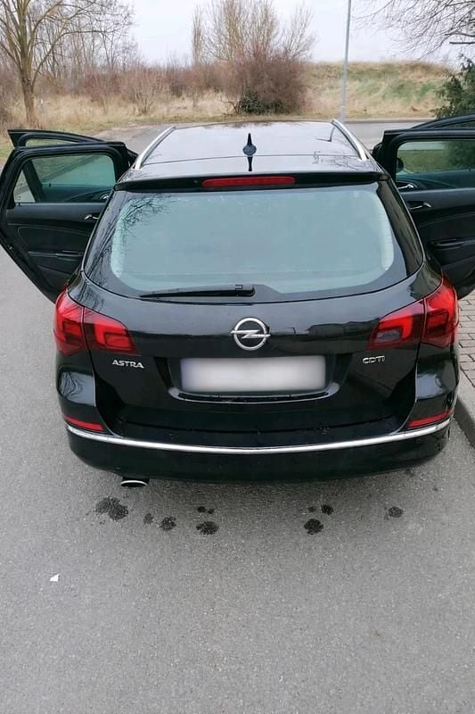 Gebraucht Opel Astra 165 PS (121 kW) 2013 Schwarz Kombi