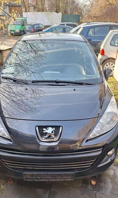 Schwarz Gebraucht 2010 Peugeot 207 Urban Move Limousine | 2.100 € (Guter Preis) - Bild 1/4