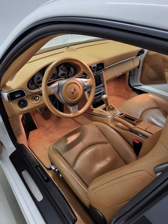 Weiß Gebraucht 2006 Porsche 911 Carrera S Coupé | 58.000 € (Etwas zu teuer) - Bild 1/4