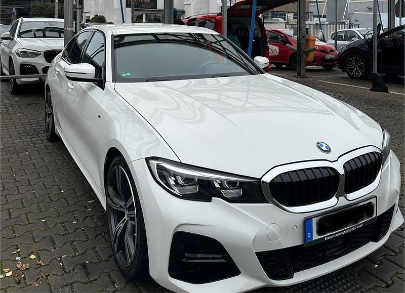 Weiß Gebraucht 2020 BMW 330 M Sport Limousine | 30.600 € (Guter Preis) - Bild 1/4
