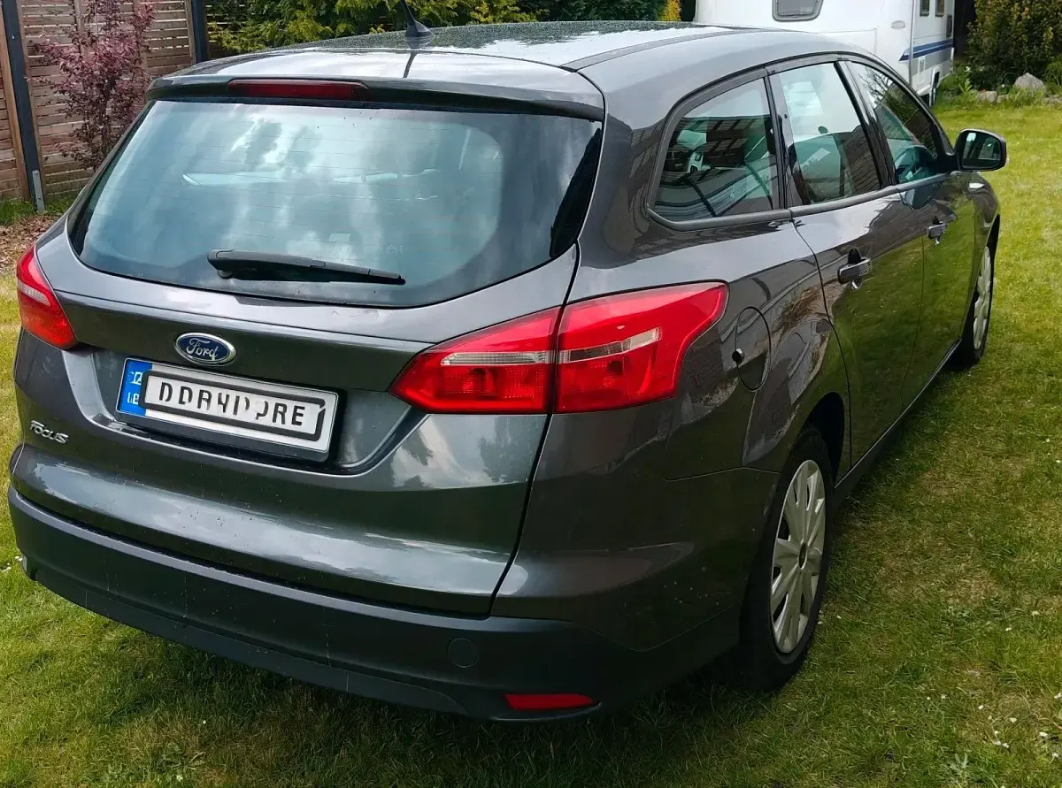 Gebraucht Ford Focus Trend 90 PS (66 kW) 2016 Grau Kombi