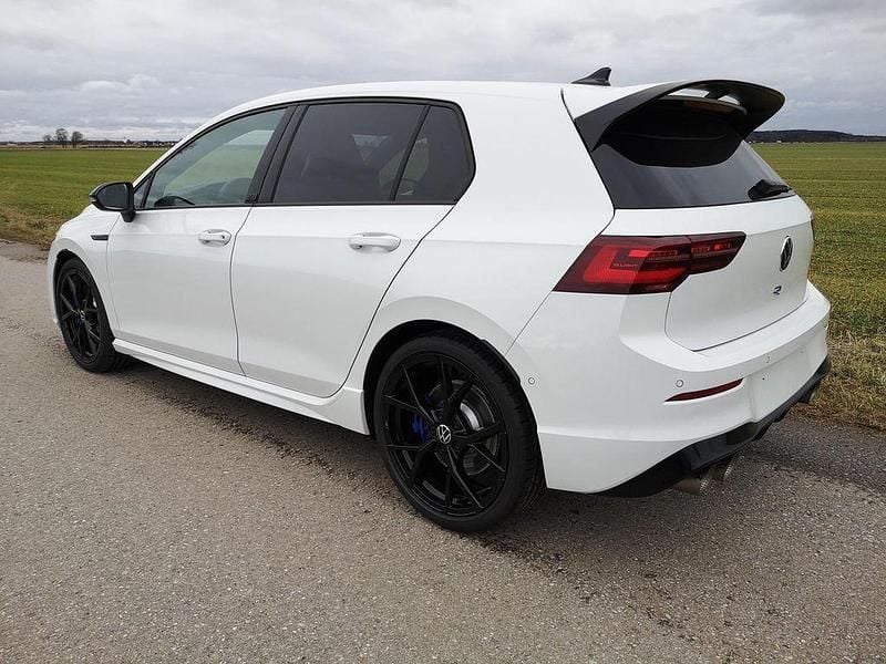 Gebraucht VW Golf VIII R 333 PS (244 kW) 2024 Pure white Limousine