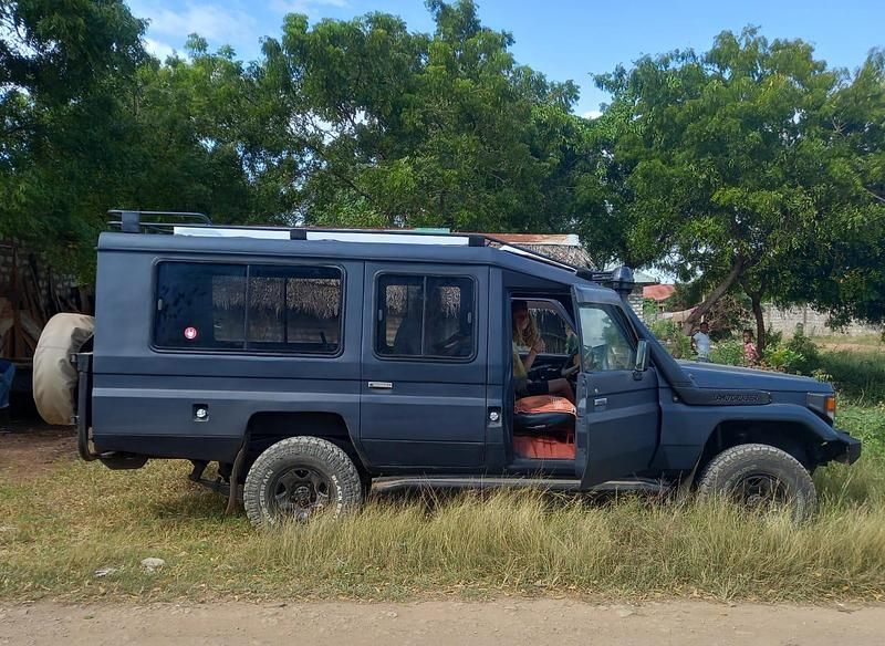 Blau Gebraucht 2002 Toyota Land Cruiser SUV | 21.800 € - Bild 1/4