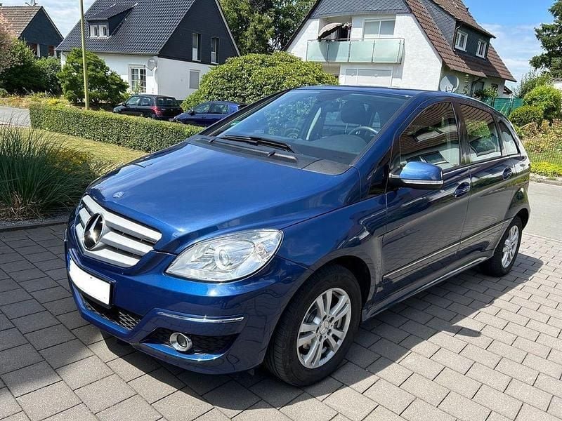 Blau Gebraucht 2008 Mercedes B150 Van / Kleinbus | 3.700 € (Fairer Preis) - Bild 1/4