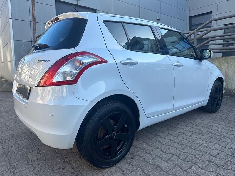 Gebraucht Suzuki Swift Club 94 PS (69 kW) 2015 Weiß Kleinwagen