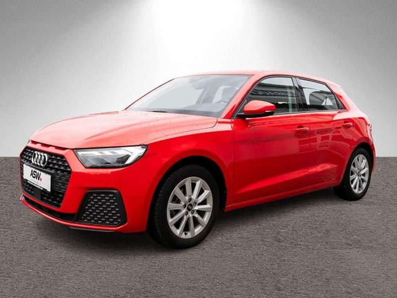 Gebraucht Audi A1 95 PS (69 kW) 2023 Misanorot perleffekt SUV